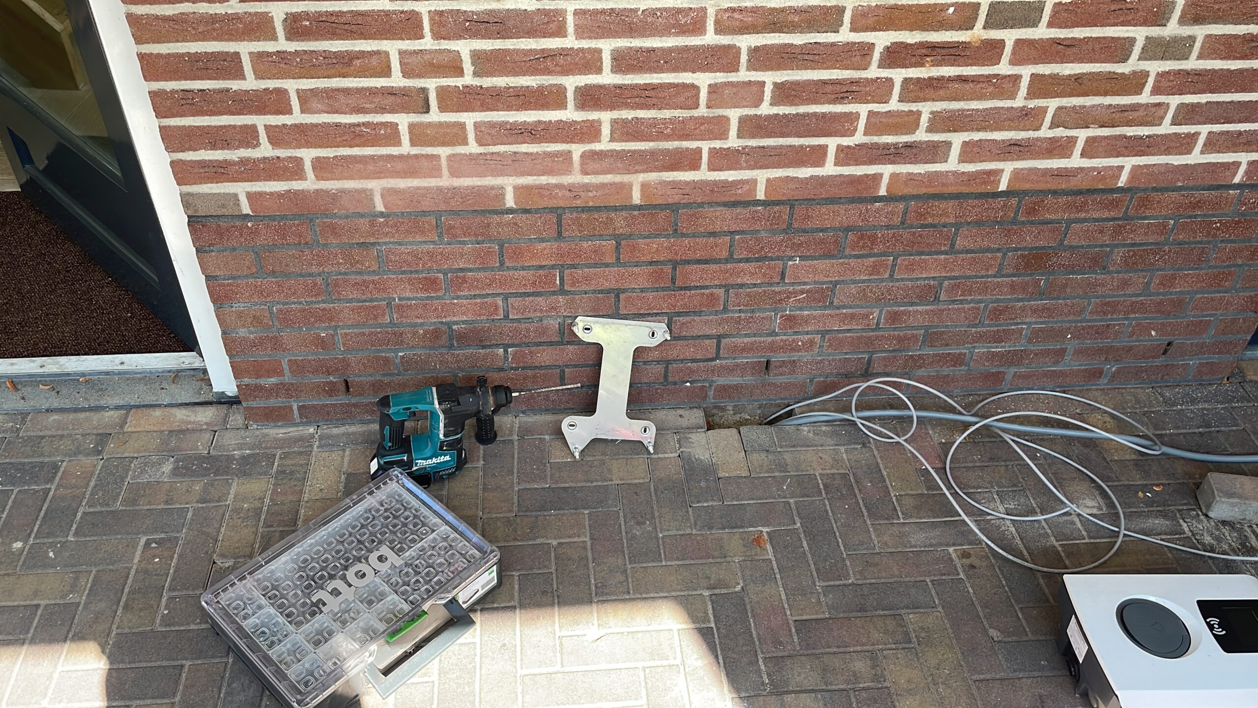 B60F0683-692E-4F9B-85FB-BB9836CF867F